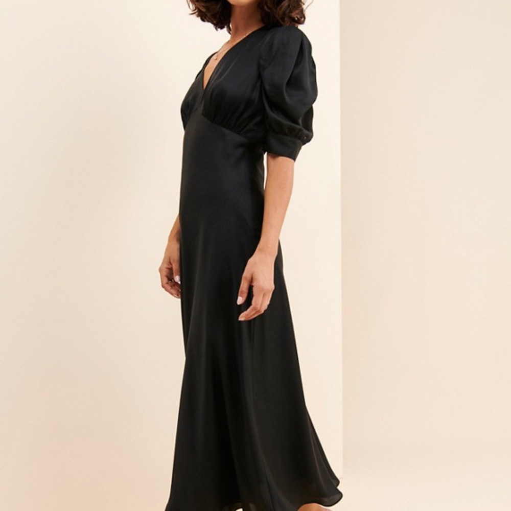 Current Air Elegant Black V-Neck Midi Dress